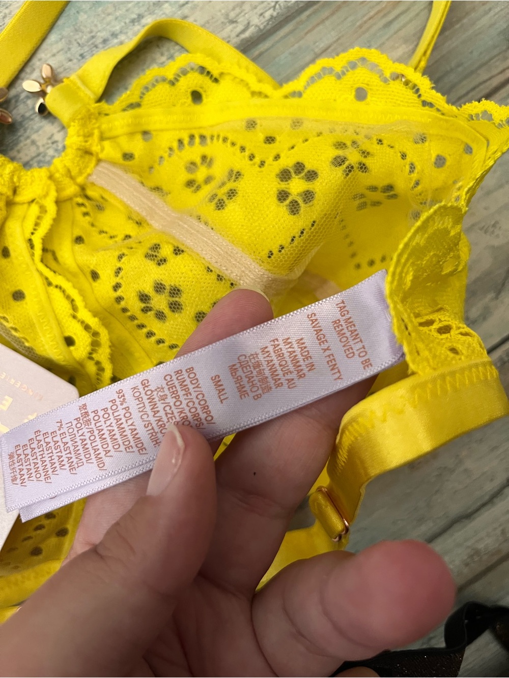 NWT Savage X Fenty Bombshell Broderie Lace Halter Bralette Yellow Small - Picture 5 of 5